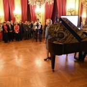 Alexandrie Alexandra, façon salon du XIXè. Drôle !